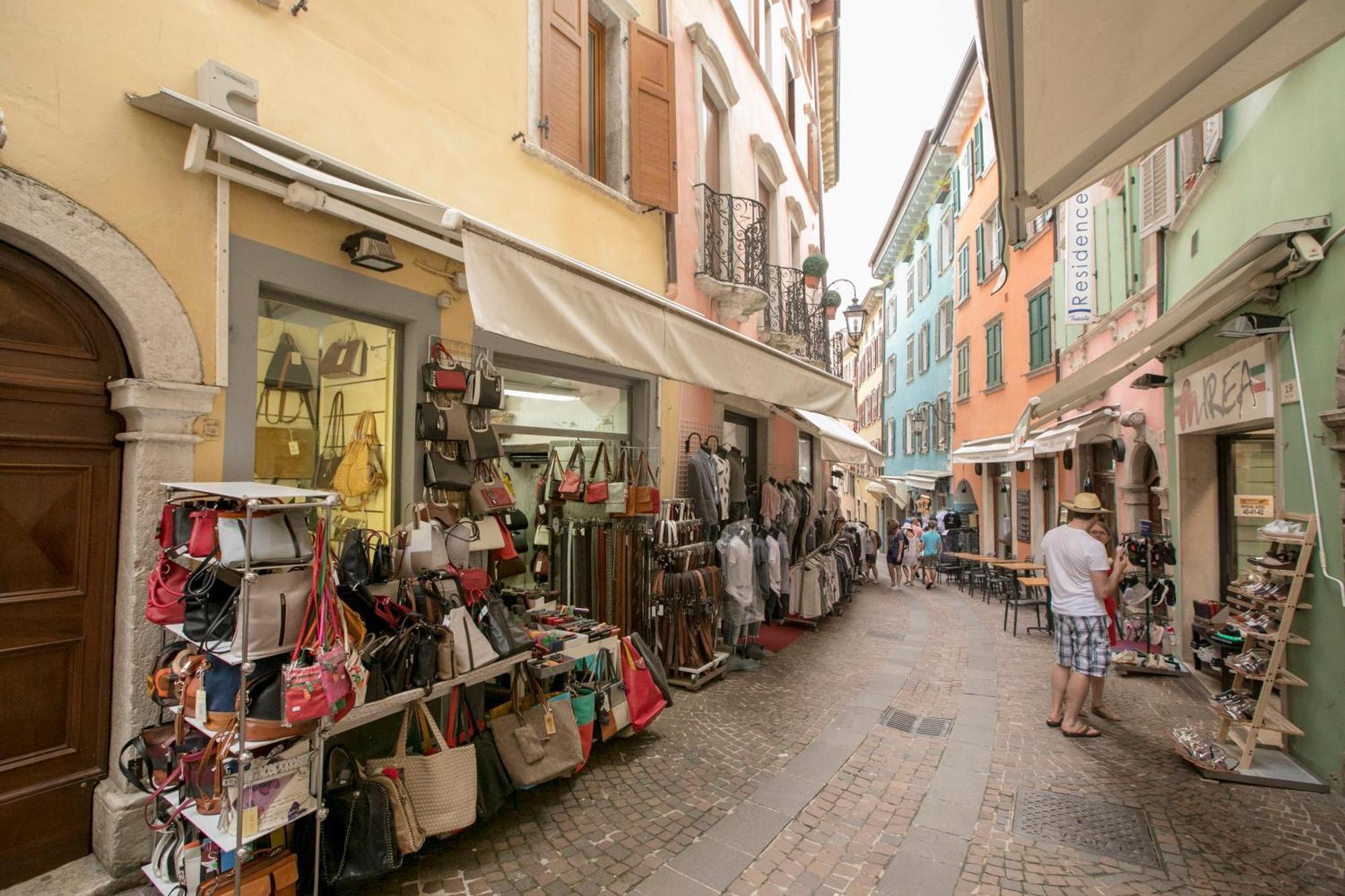 Appartamento Centro Storico Riva - Happy Rentals エクステリア 写真