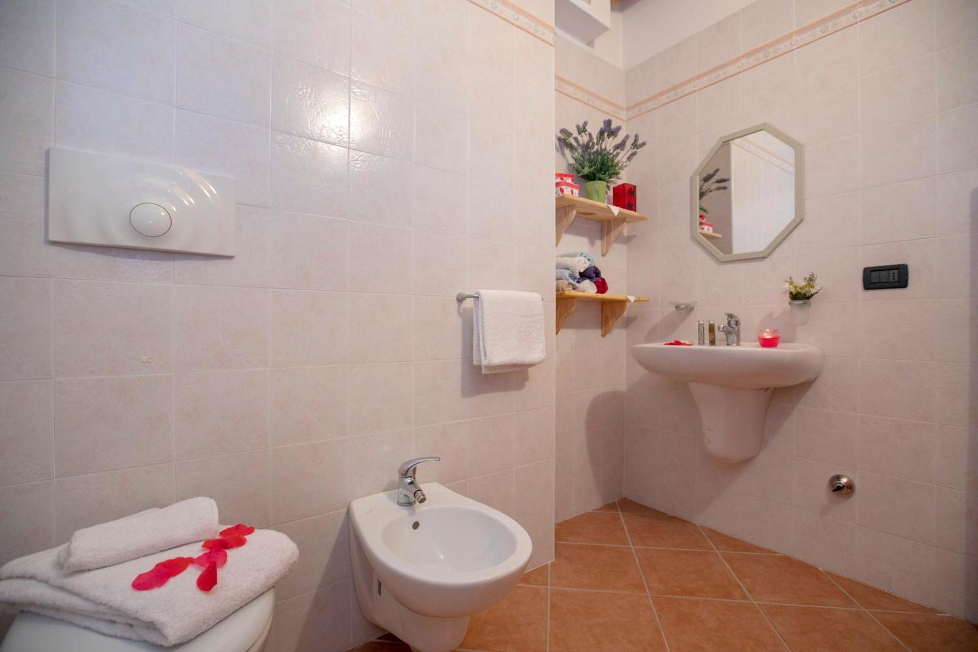 Appartamento Centro Storico Riva - Happy Rentals エクステリア 写真